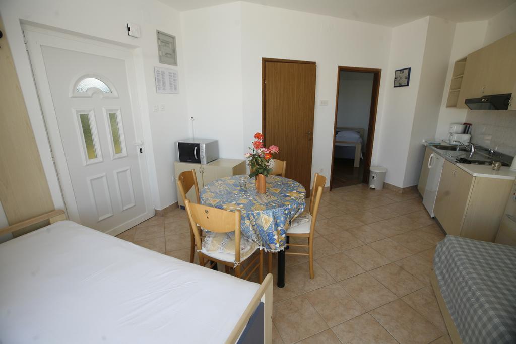 Apartments Roza Miškovići Εξωτερικό φωτογραφία